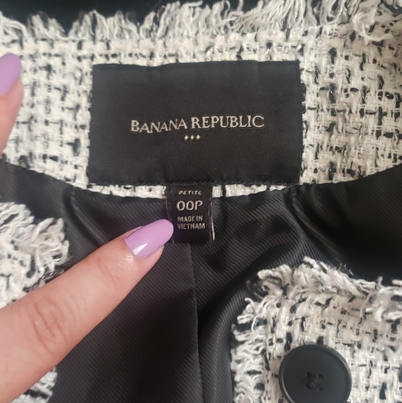 Sold @live Cropped Banana Republic Blazer - Picture 5 of 5